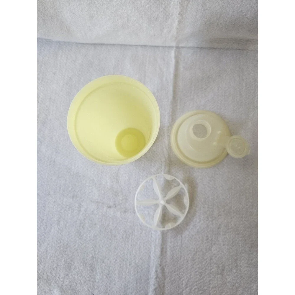 VTG Tupperware 844 Yellow Quick Shaker 16oz Gravy Drink Maker Mixer Blender